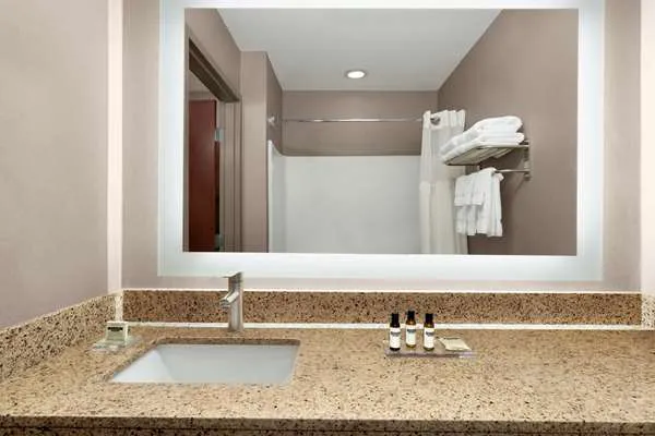 Hawthorn Suites by Wyndham Lancaster 4