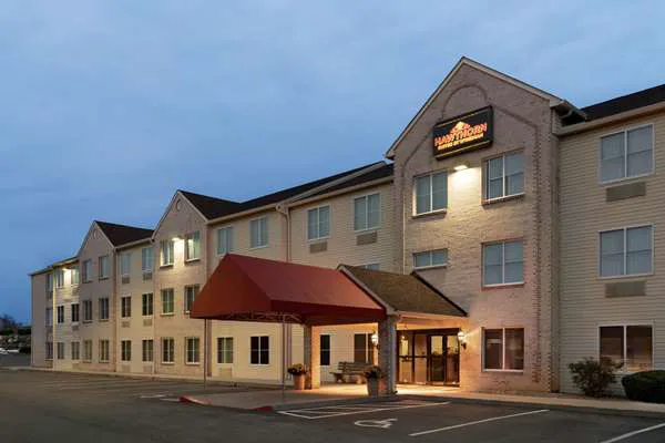 Hawthorn Suites by Wyndham Lancaster 4