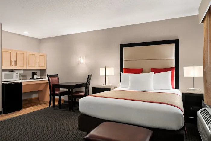 Lancaster Suites 4