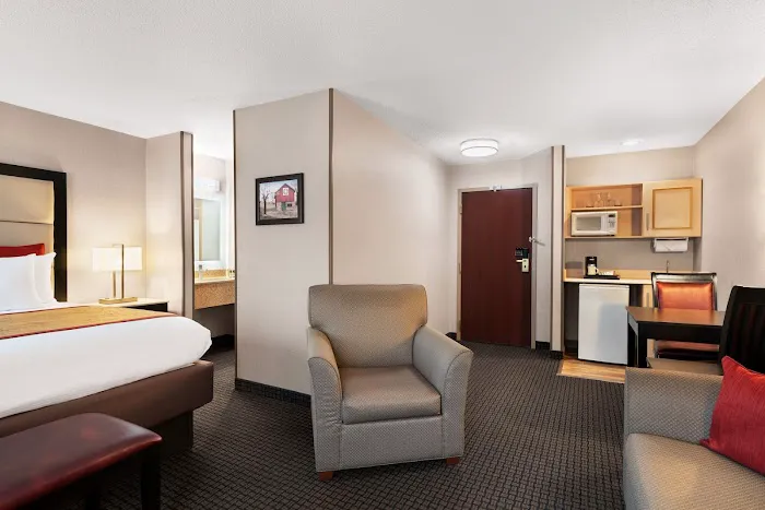 Lancaster Suites 4