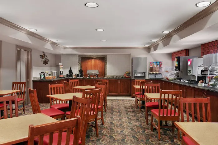 Lancaster Suites 4