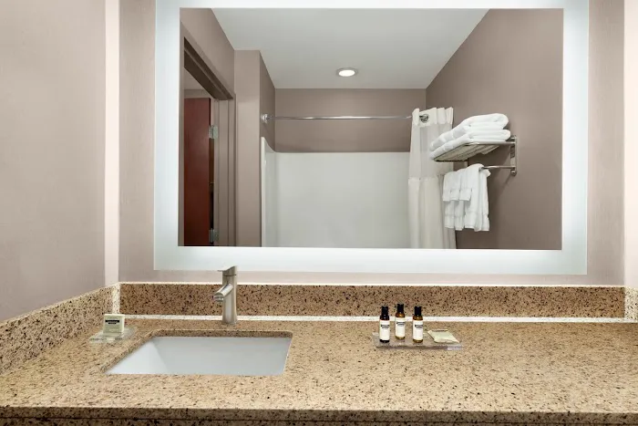 Lancaster Suites 4
