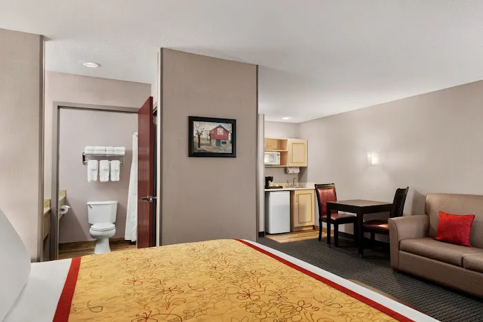 Lancaster Suites 4