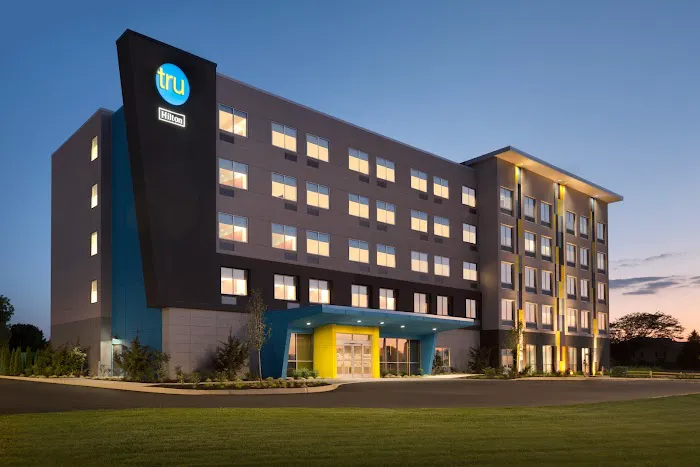 Tru by Hilton Lancaster East 4