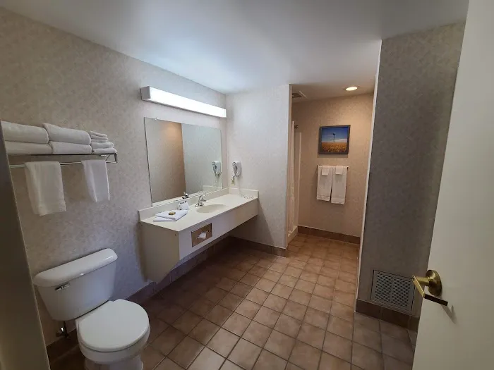 Lancaster Inn and Suites - Hotel in Manheim PA 4