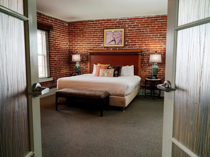 Lancaster Arts Hotel 4