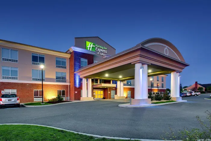 Holiday Inn Express & Suites Lancaster East - Strasburg by IHG 4