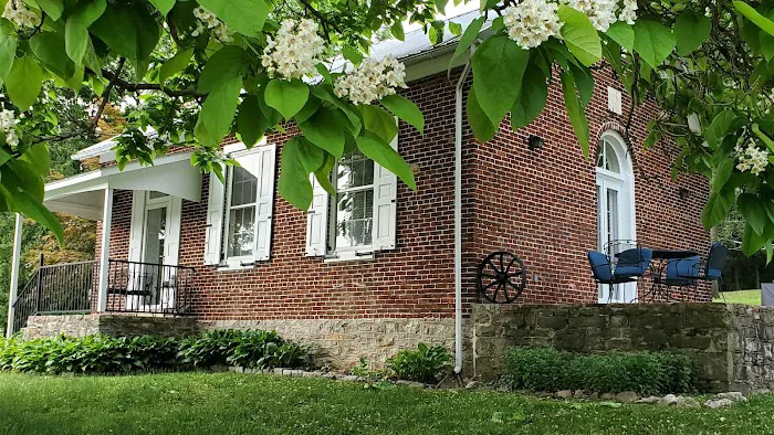 Kinder Hawk Schoolhouse Vacation Rental 4