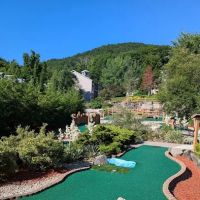 Holiday Inn Club Vacations Oak n' Spruce Resort in the Berkshires, and IHG Hotel ico