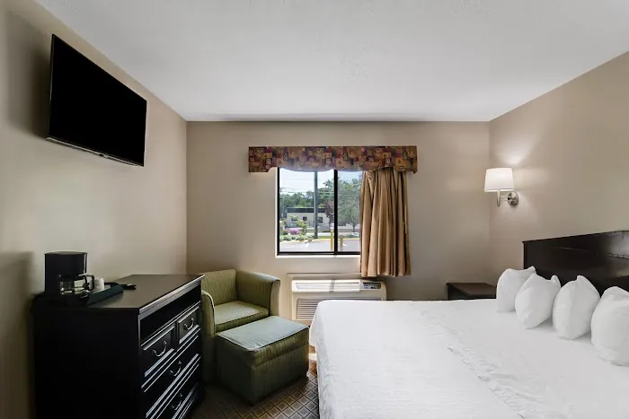 Americas Best Value Inn Torrington, CT 4