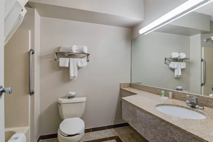 Americas Best Value Inn Torrington, CT 4
