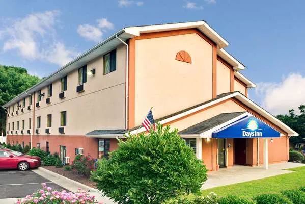 Days Inn by Wyndham Torrington 4