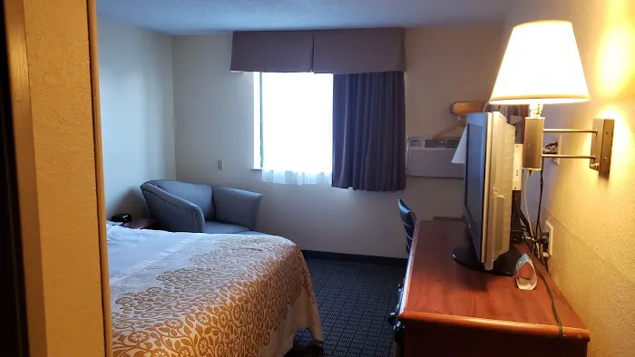 Days Inn by Wyndham Torrington 4