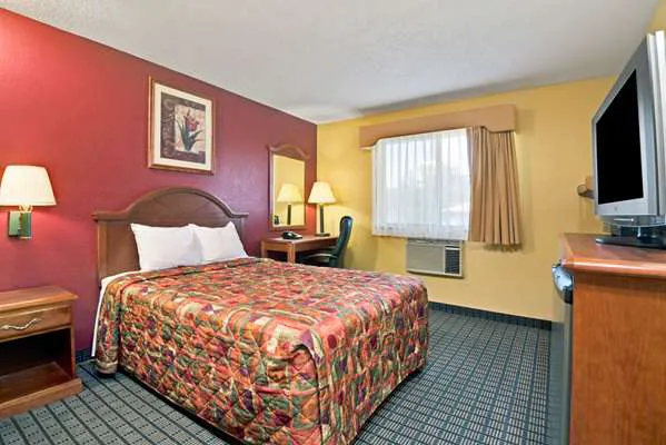 Days Inn by Wyndham Torrington 4