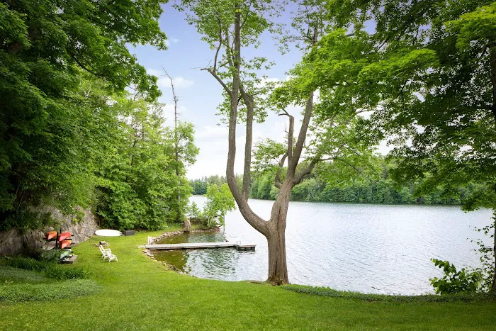 The Lakehouse Inn 4