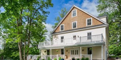 The Lakehouse Inn