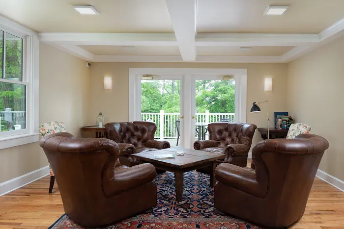 The Lakehouse Inn 4