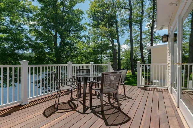 The Lakehouse Inn 4