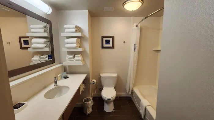 Hampton Inn & Suites Syracuse/Carrier Circle 4
