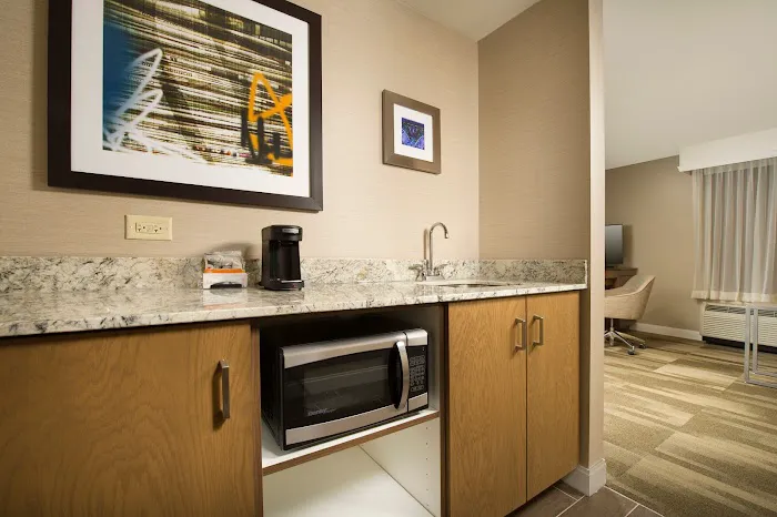 Hampton Inn & Suites Syracuse/Carrier Circle 4