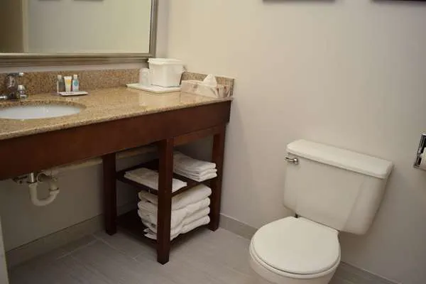 Comfort Inn & Suites Syracuse-Carrier Circle 4