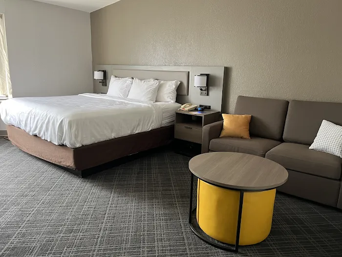 Comfort Inn & Suites Syracuse-Carrier Circle 4