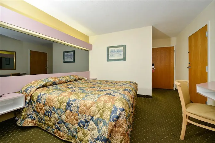 Americas Best Value Inn East Syracuse 4