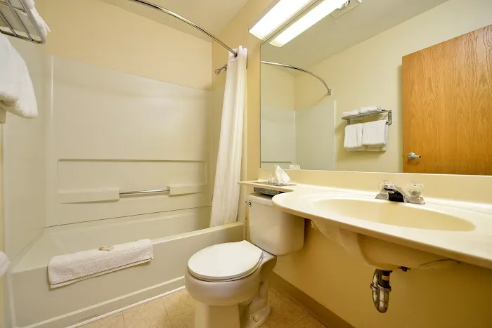 Americas Best Value Inn East Syracuse 4