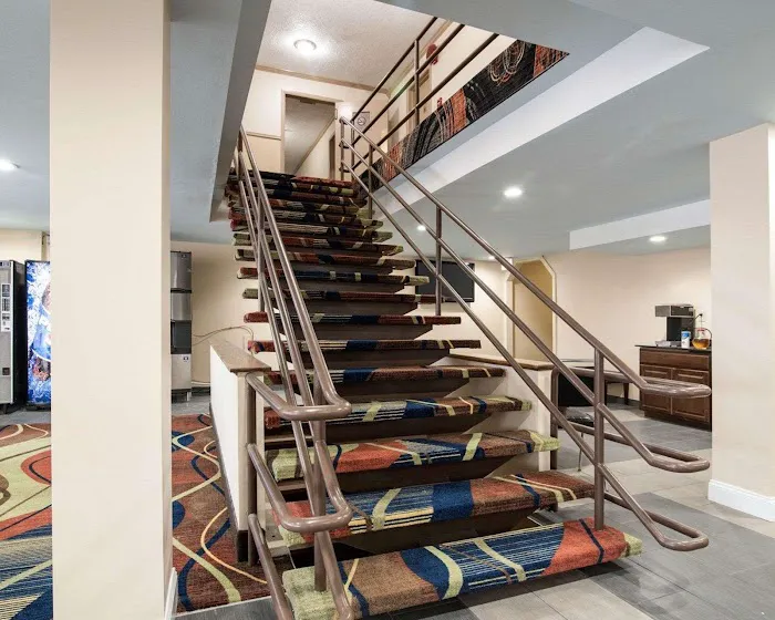 Rodeway Inn 4
