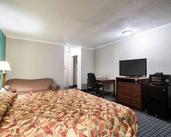 Rodeway Inn 4