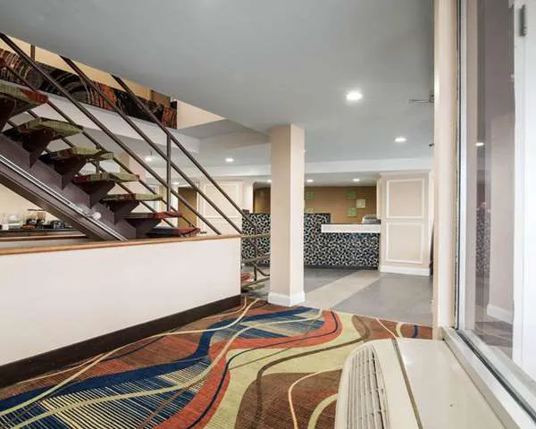 Rodeway Inn 4