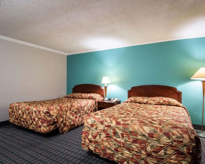 Rodeway Inn 4