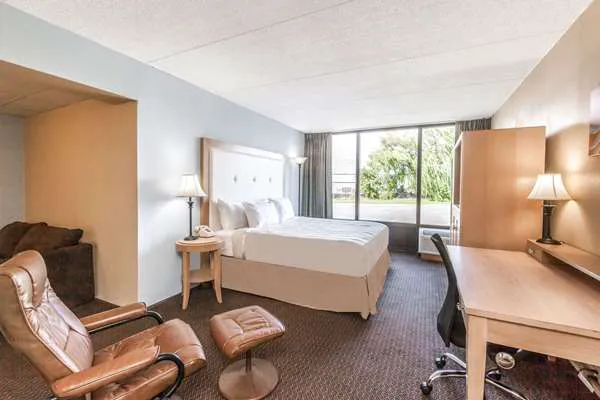 Days Inn by Wyndham Syracuse 4