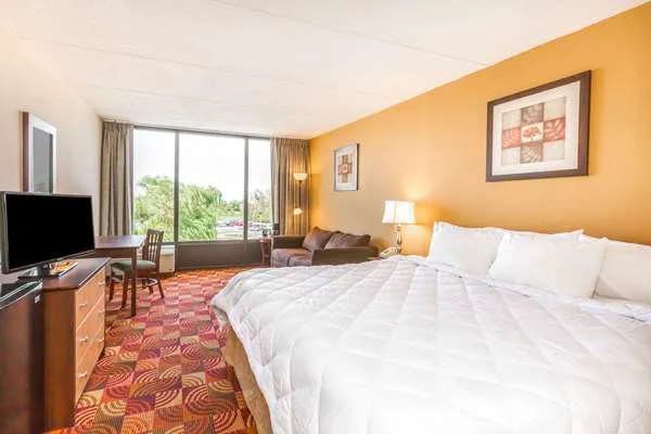 Days Inn by Wyndham Syracuse 4