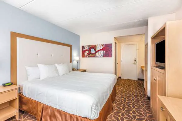 Days Inn by Wyndham Syracuse 4