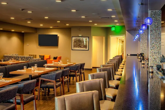 Collegian Hotel & Suites, Trademark Collection by Wyndham 5