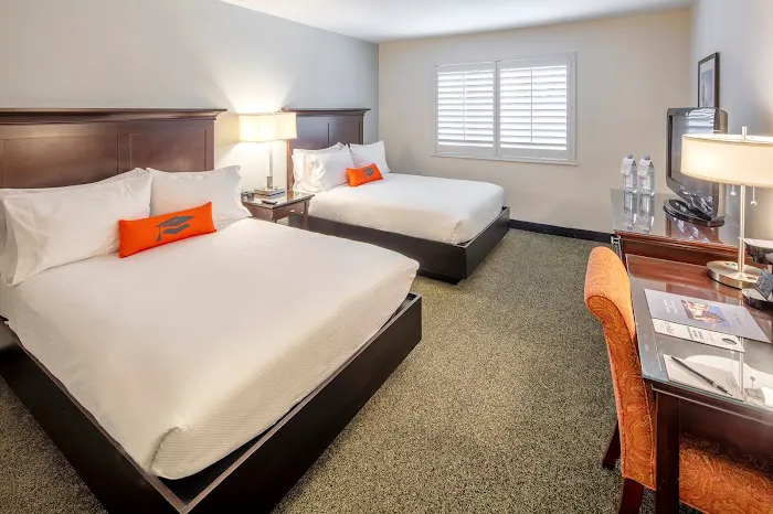 Collegian Hotel & Suites, Trademark Collection by Wyndham 5