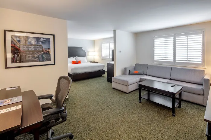 Collegian Hotel & Suites, Trademark Collection by Wyndham 5