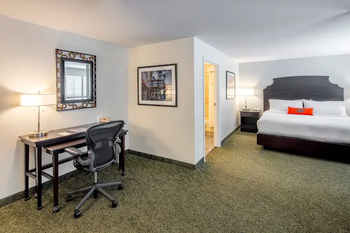 Collegian Hotel & Suites, Trademark Collection by Wyndham 5