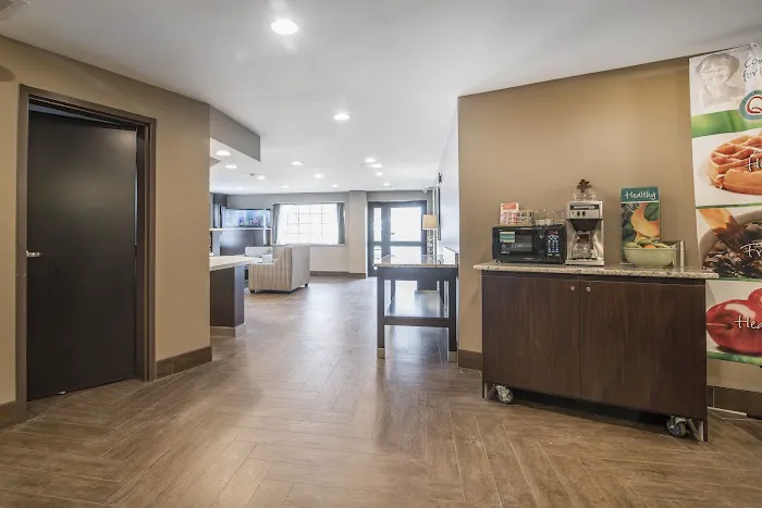 Clarion Pointe Downtown 5