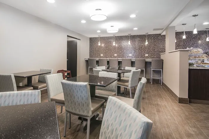 Clarion Pointe Downtown 5