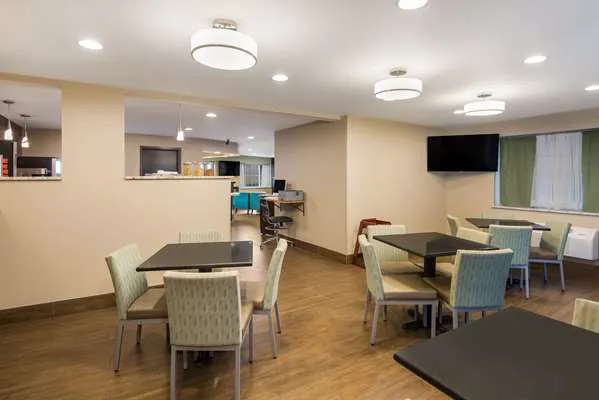 Clarion Pointe Downtown 5