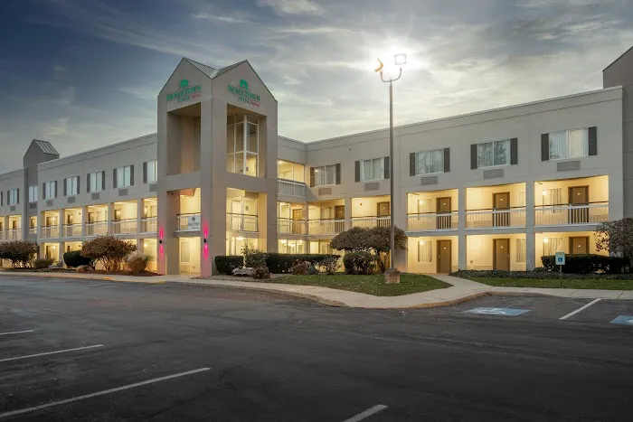 Home Town Inn by Red Roof East Syracuse 4