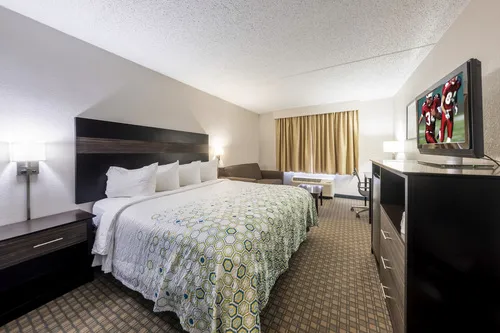 Home Town Inn by Red Roof East Syracuse 4