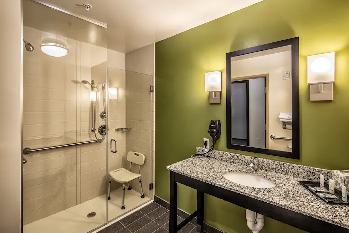Sleep Inn & Suites Airport 4