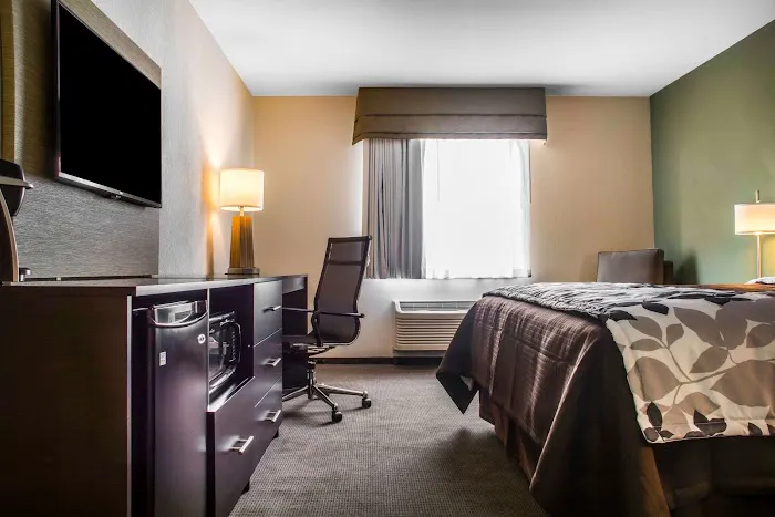 Sleep Inn & Suites Airport 4