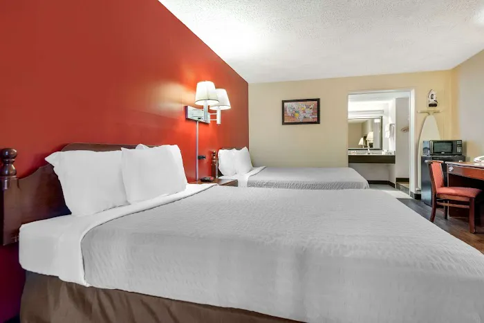 Econo Lodge 4