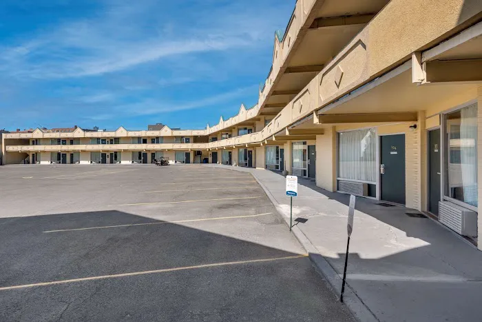 Econo Lodge 4