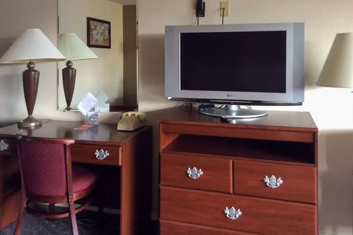 Econo Lodge 4