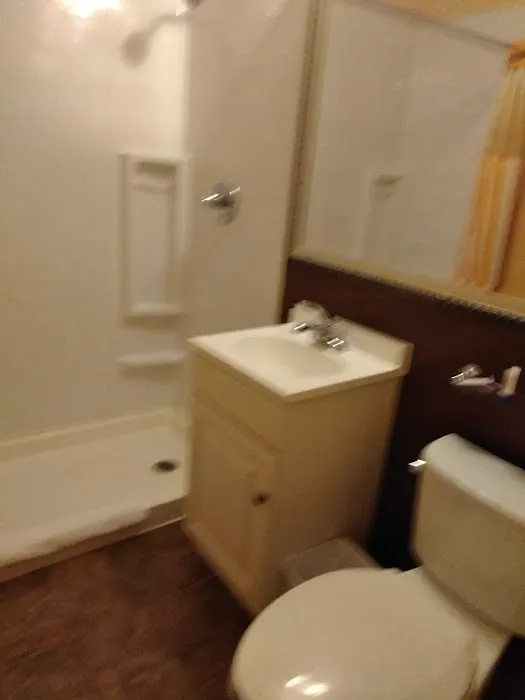 Imperial Motel 4